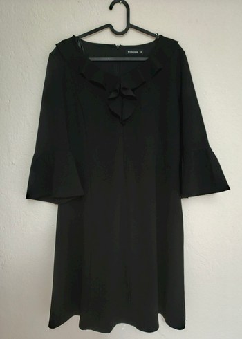 Siyah V Yaka Volanlı Midi Elbise - Görsel 5