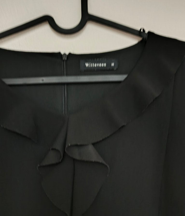 Siyah V Yaka Volanlı Midi Elbise - Görsel 2