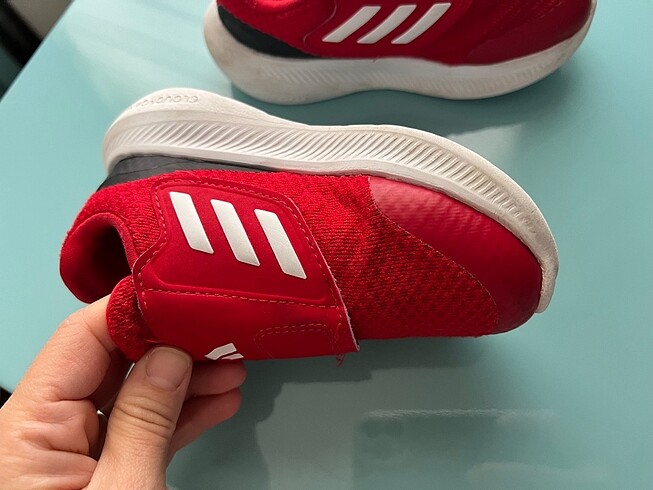 24 Beden Adidas kırmızı spor ayakkabı
