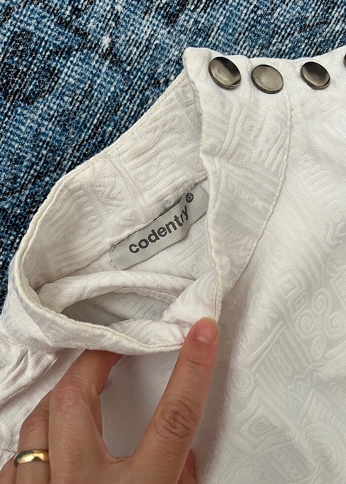 sirt dekolteli bluz - Görsel 4