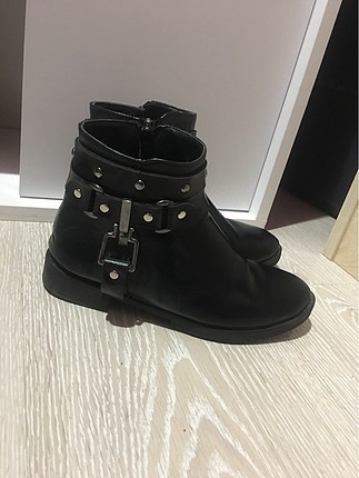 Siyah kısa bot