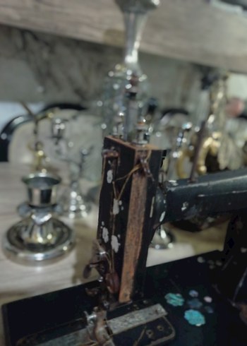 antika koleksiyonluk Klasik Siyah Dikiş Makinesi - Görsel 3