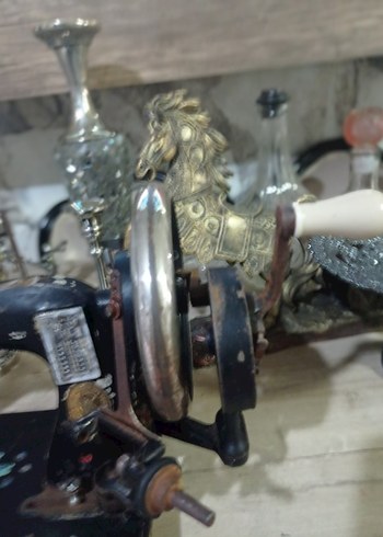 antika koleksiyonluk Klasik Siyah Dikiş Makinesi - Görsel 2