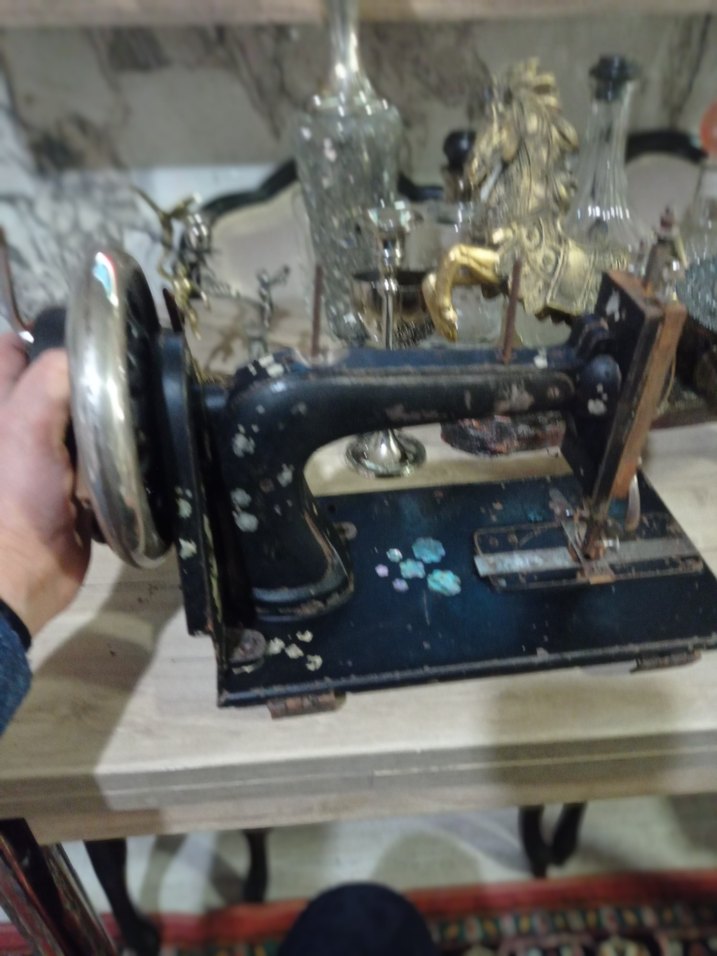 antika koleksiyonluk Klasik Siyah Dikiş Makinesi - Görsel 4