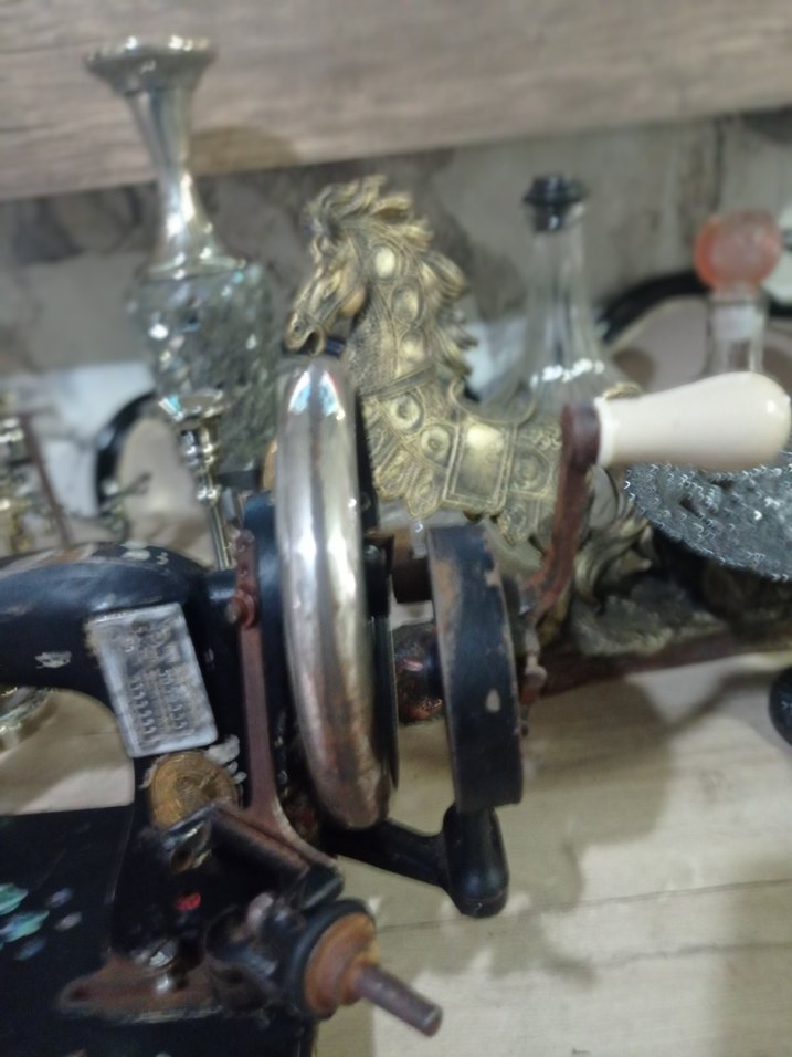 antika koleksiyonluk Klasik Siyah Dikiş Makinesi - Görsel 2