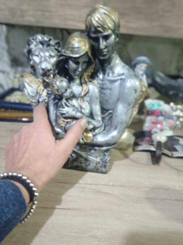 Altın ve Gri Renkli Aile Figürü - Görsel 2