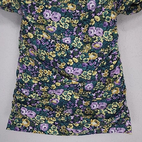 xs Beden Bershka çiçekli elbise
