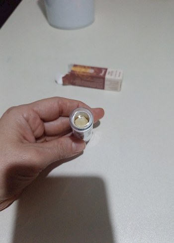 Beyaz Dudak Balmı - Görsel 2