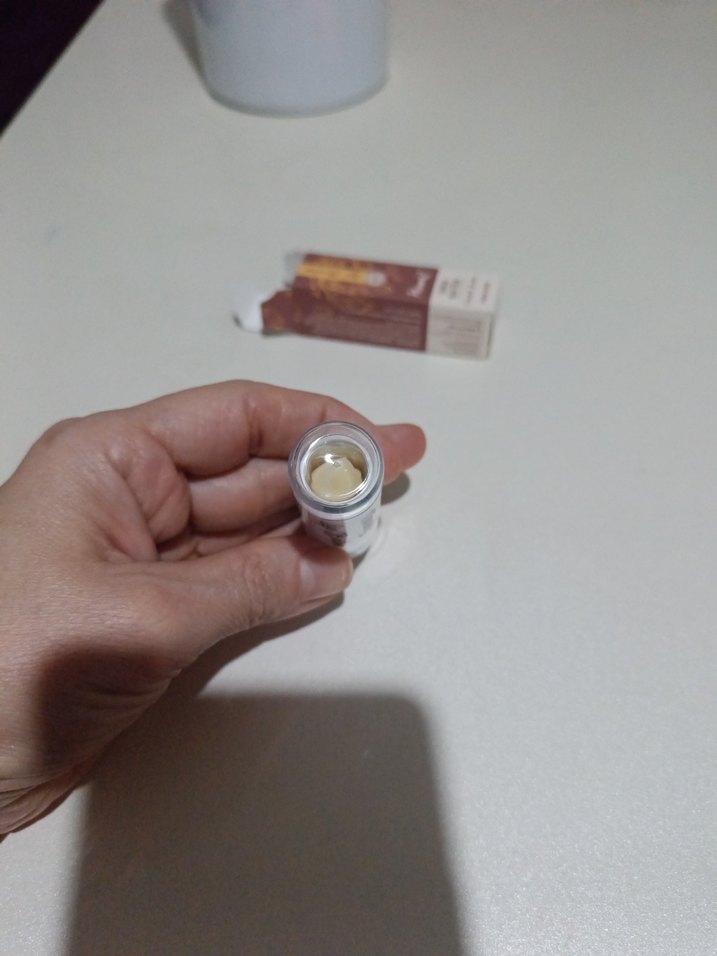 Beyaz Dudak Balmı - Görsel 2