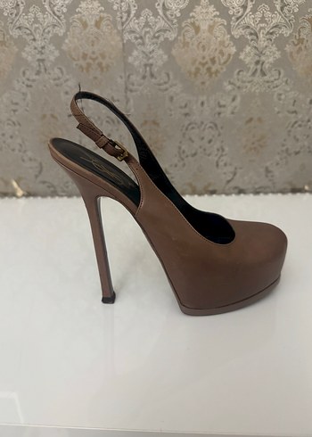 Yves Saint Laurent 38