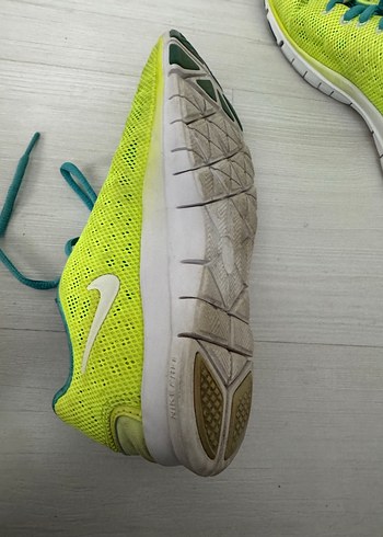 Sarı Renkli Düz Tabanlı Kadın Spor Ayakkabı - Görsel 4