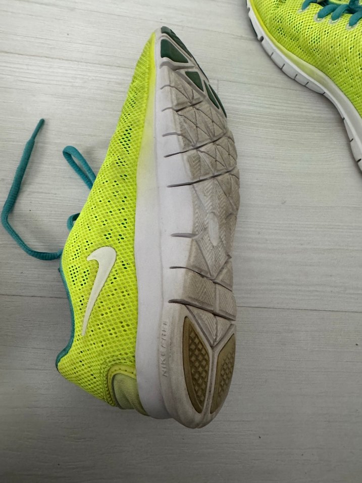 Sarı Renkli Düz Tabanlı Kadın Spor Ayakkabı - Görsel 4