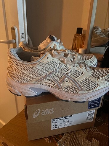 Asics spor ayakkabı