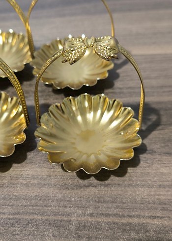 Zara Home Altın Renkli Parlak Çiçek Desenli Tabaklar