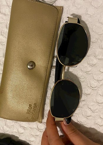 Parlak Altın Renkli Kadın Gözlüğü ve Fermuarlı Kılıf - Görsel 2