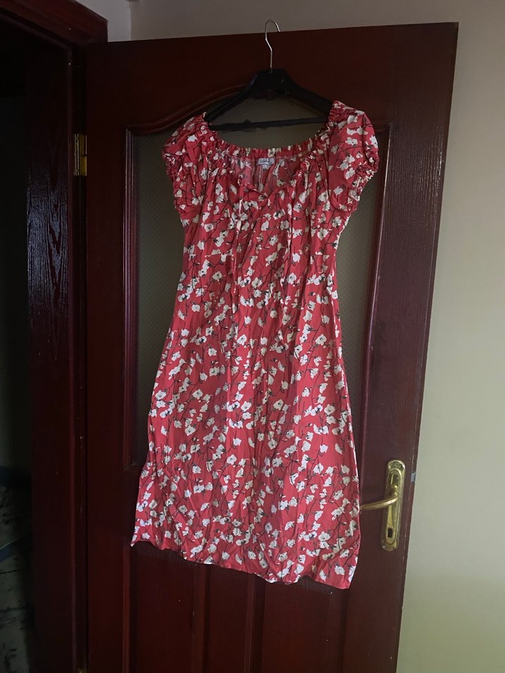 Kırmızı Çiçekli Bohem Midi Elbise - Görsel 2