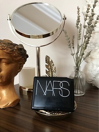 Nars Far paleti