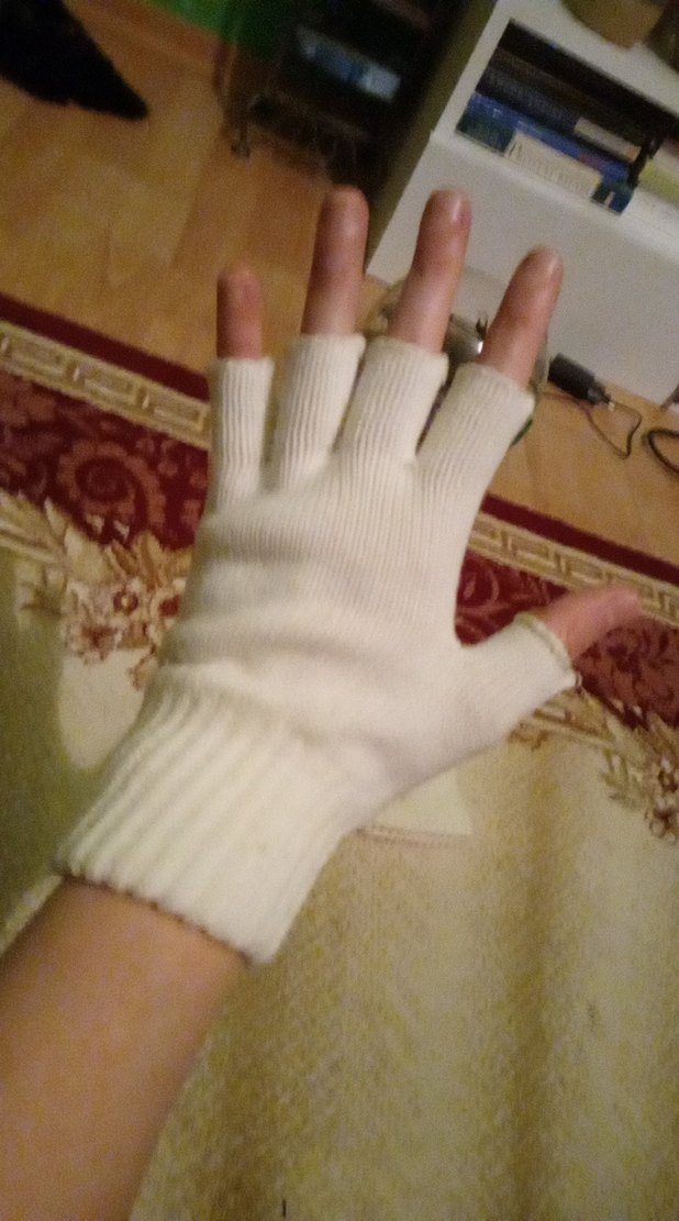 Kadın Beyaz Yarım Parmak Örgü Eldiven - Görsel 2