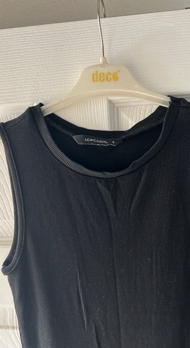 Siyah Yüksek Yakalı Kolsuz Uzun Elbise - Görsel 2