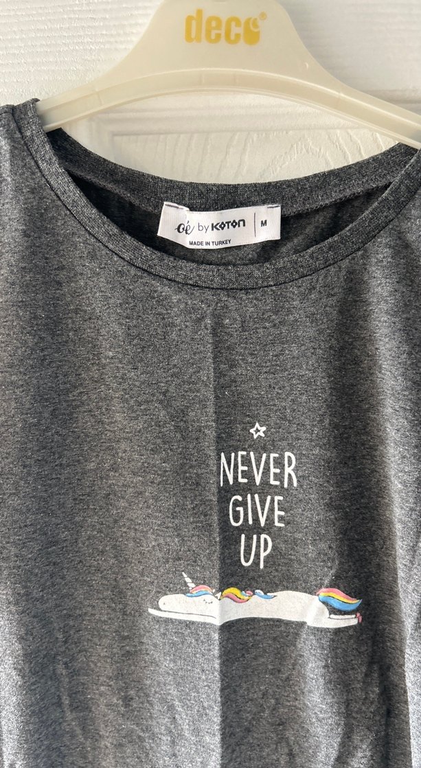 Gri Baskılı Kadın Tişört - Görsel 2