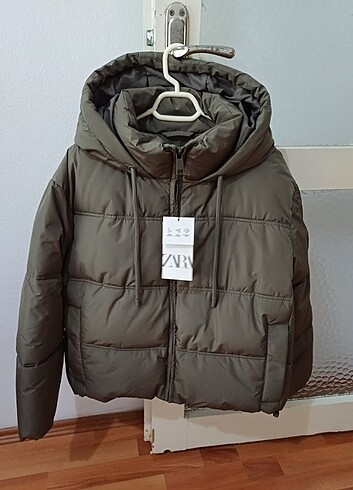 Zara SOĞUĞA DAYANIKLI ŞİŞME MONT 