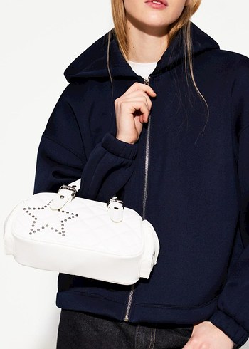 Beden Bershka yıldızlı boston çanta