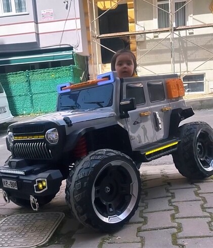 Beden gri Renk Akülü araba