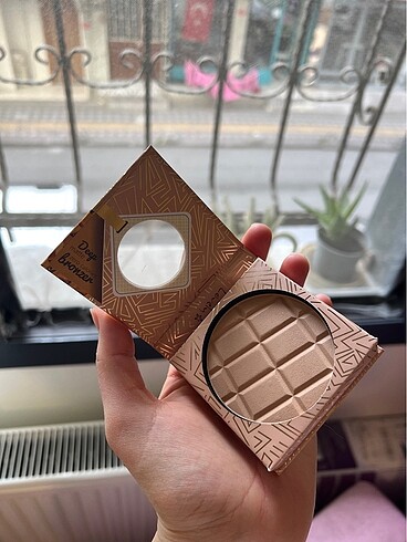 Bronzer