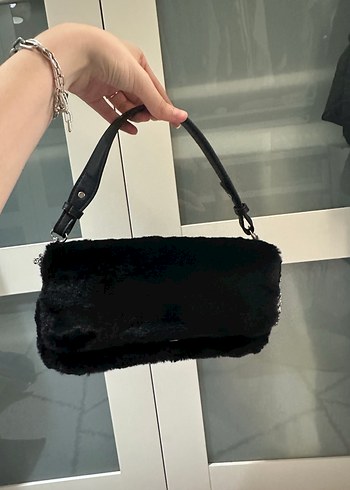 Bershka Kürk Detaylı Siyah Kadın Omuz Çantası