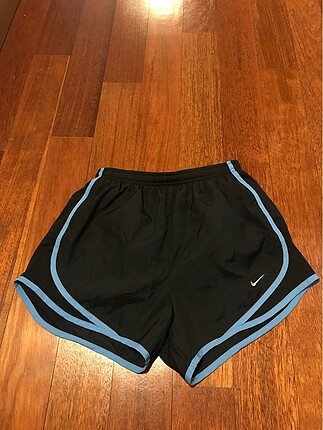 Nike sort
