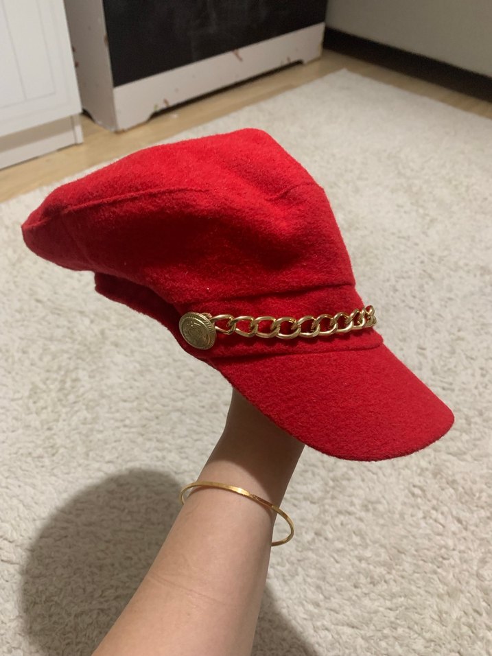 Zincir Detaylı Kırmızı Kadın Şapka - Görsel 2