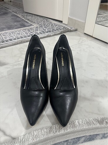40 Beden 9 cm topuklu siyah şık ayakkabı