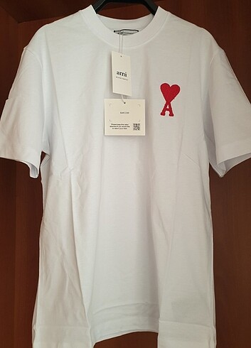 Amiparis Tshirt