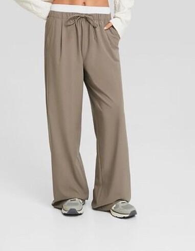 BERSHKA PANTOLON