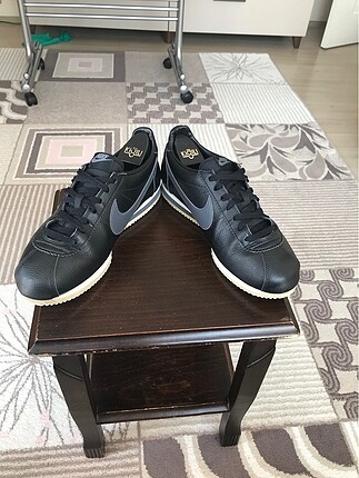 Orjinal nike 44-45 numara giyene olur