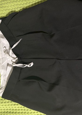 Kadın Siyah Pilili Kumaş Pantolon