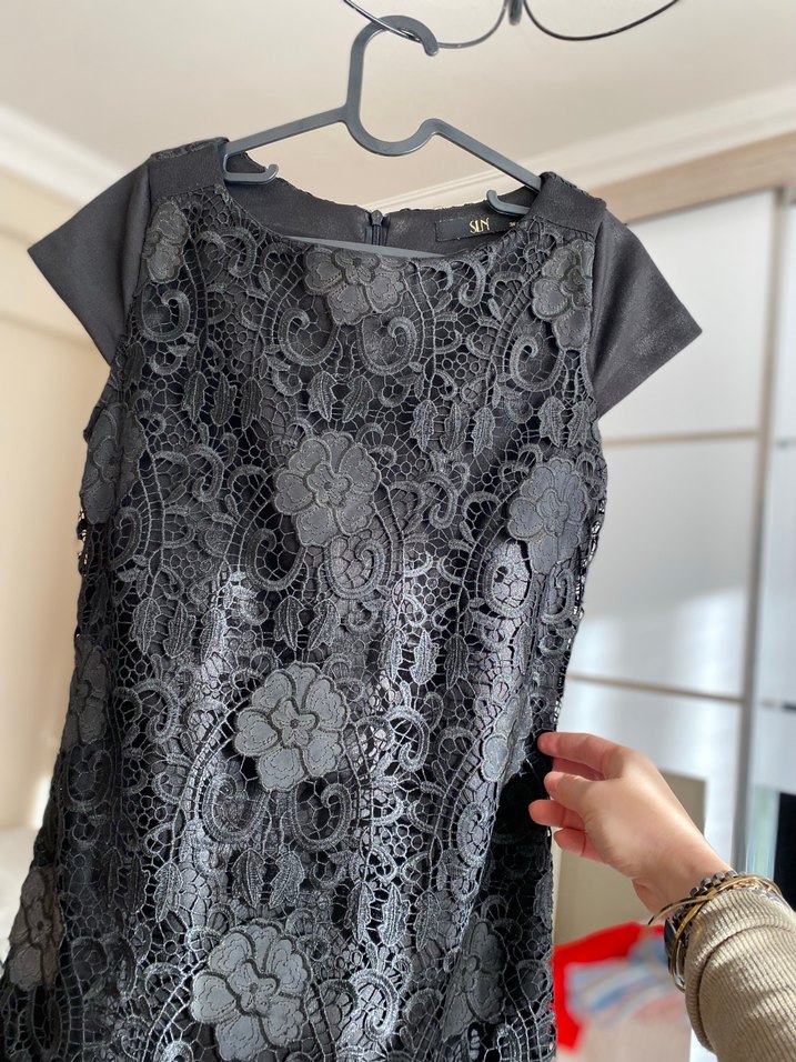 36 beden Dantel Detaylı Siyah Midi Elbise - Görsel 2