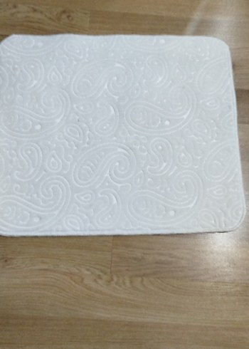 Diğer Beyaz Kabartmalı Banyo Paspası