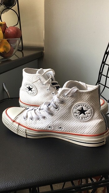Beyaz Converse