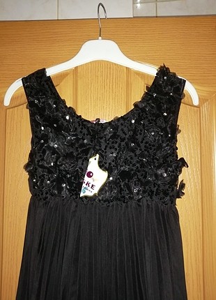 Siyah tiril tiril elbise