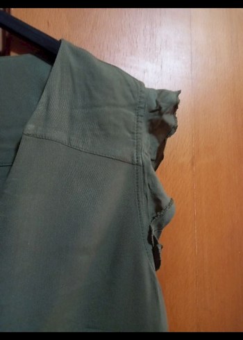 CLANDESTINO Düğmeli V Yaka Kolsuz Kadın Bluz