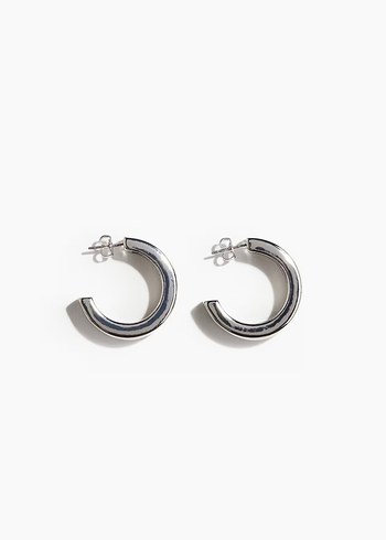 Minimalist Mini Beyaz Tokalı Küpe - Görsel 2