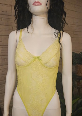 Sarı Dantel Detaylı Body - Görsel 4