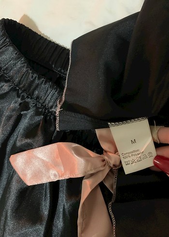 m Beden Pembe Detaylı Siyah Mini Saten Pijama Takımı