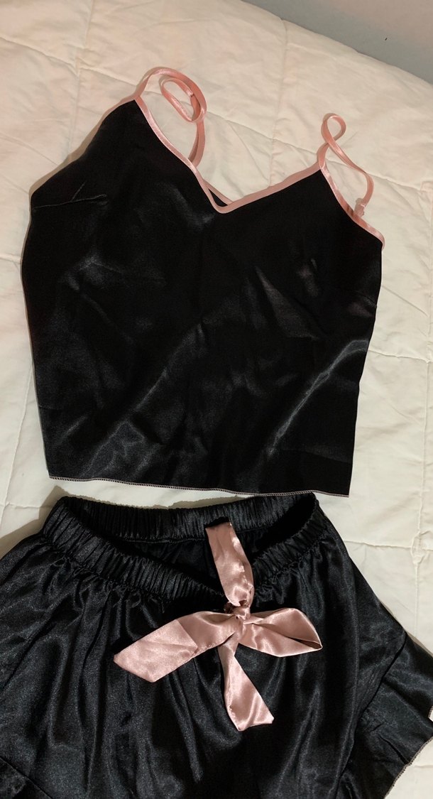 Pembe Detaylı Siyah Mini Saten Pijama Takımı - Görsel 5