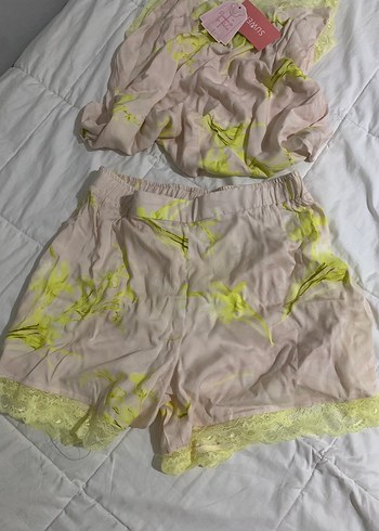 Desenli Kısa İp Askılı Pijama Takımı - Görsel 3