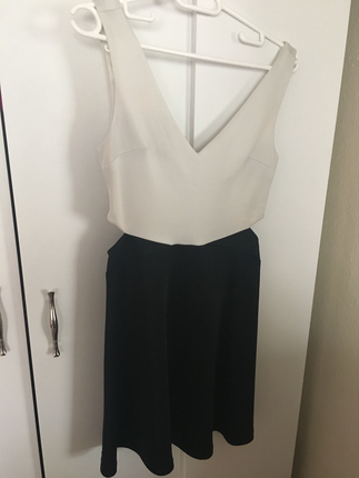 Siyah beyaz bershka elbise