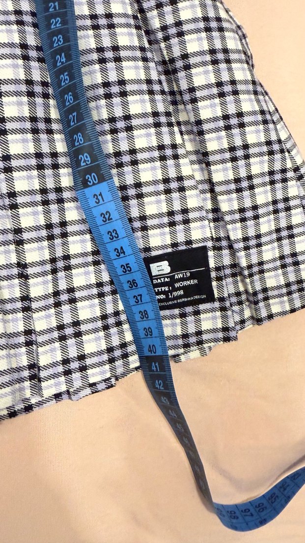 BERSHKA siyah-lila-beyaz renkte Ekose Desenli Pilili Midi Etek - Görsel 3