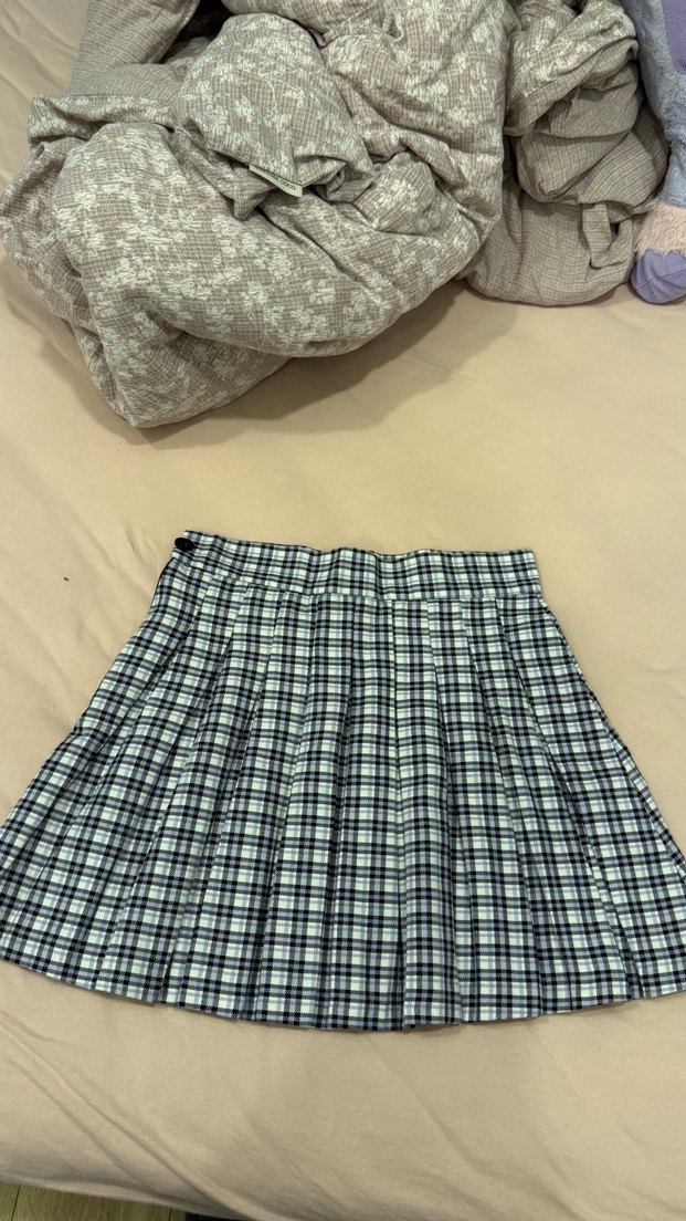 BERSHKA siyah-lila-beyaz renkte Ekose Desenli Pilili Midi Etek - Görsel 4