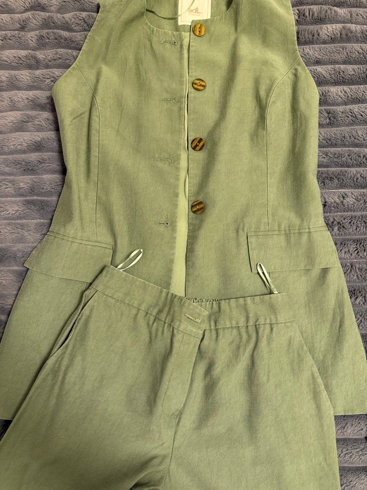 Düğmeli Kolsuz Takım - Görsel 2